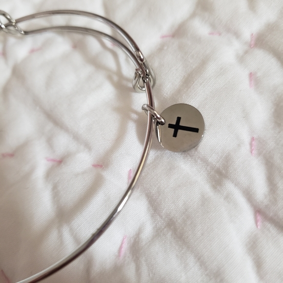 NWOT Christian Bracelet - Picture 4 of 4